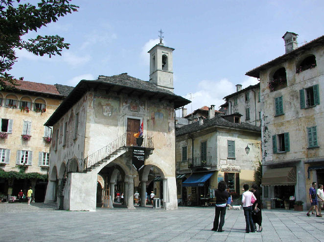 1写真４ オルタ市庁舎(70%).jpg