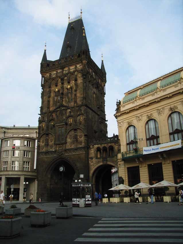 写真2 火薬塔.jpg